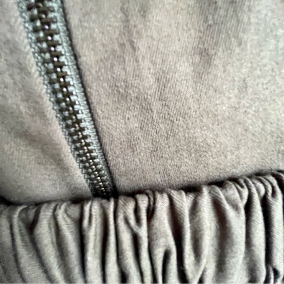 Bardot buckle short play suit in army green. Size 6 ladies - Picture 7 of 7